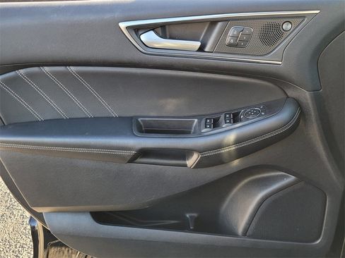 Used 2021 Ford Edge ST image 28