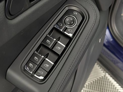 New 2026 Porsche Macan image 28