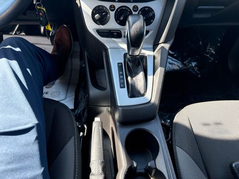 Used 2014 Ford Focus SE FWD image 21