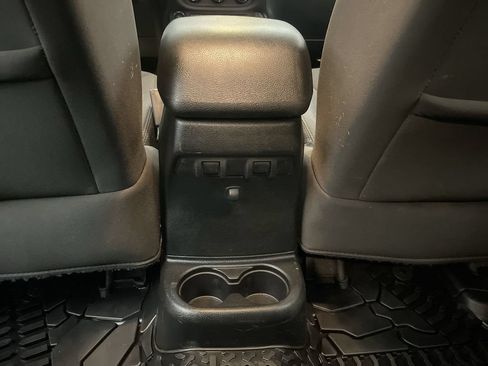 Used 2018 Jeep Wrangler Unlimited Sport S AWD/4WD image 12
