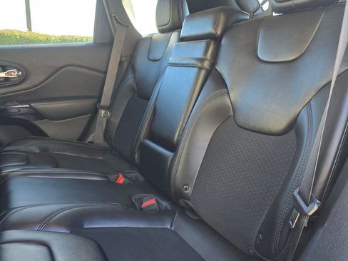 Used 2019 Jeep Cherokee Latitude Plus image 20