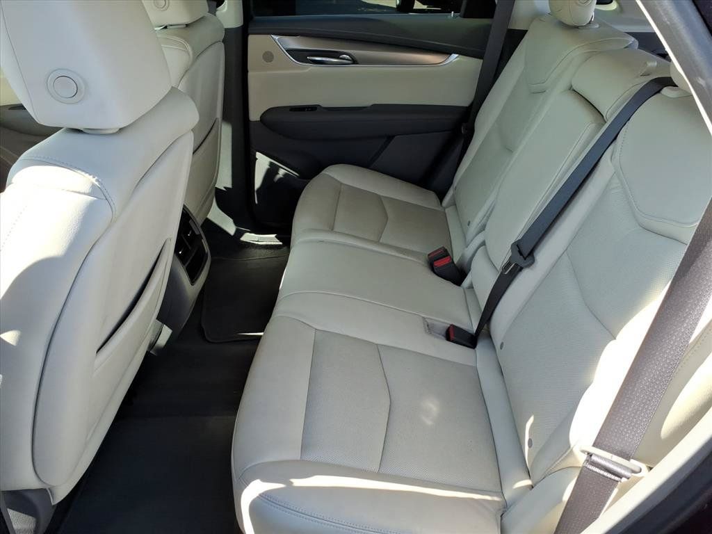 Used 2017 Cadillac XT5 Luxury w/ Driver Awareness Package AWD/4WD image 6