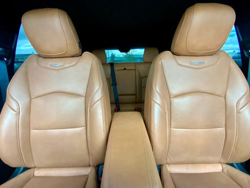 Used 2021 Cadillac XT4 Premium Luxury w/ Enhanced Visibility Package image 31