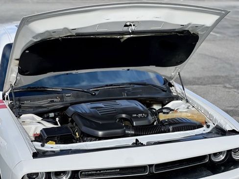 Used 2018 Dodge Challenger SXT image 36