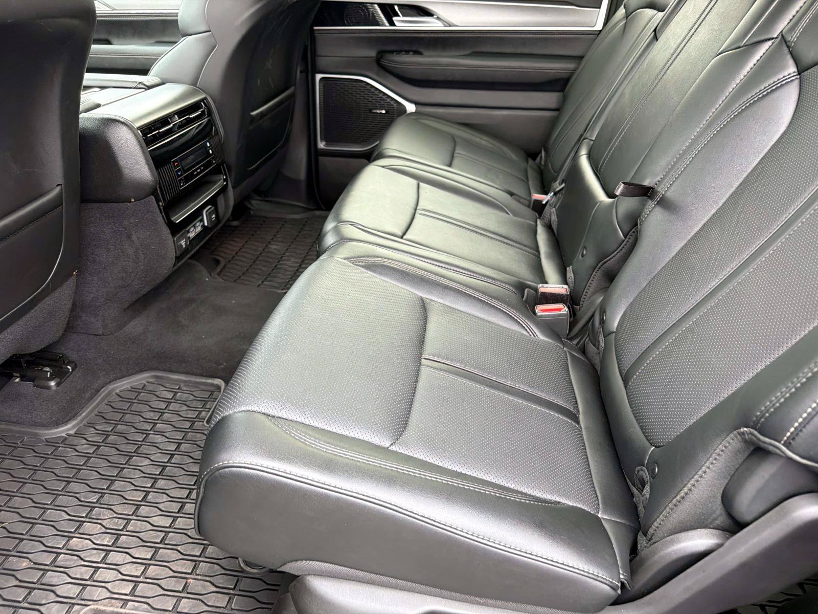 Used 2024 Jeep Wagoneer Series II AWD/4WD image 15