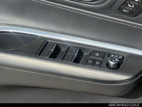 Used 2024 Toyota Venza Limited image 30