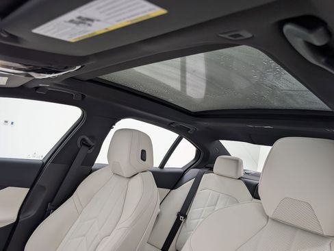 New 2026 BMW i5 eDrive40 w/ M Sport Package image 16