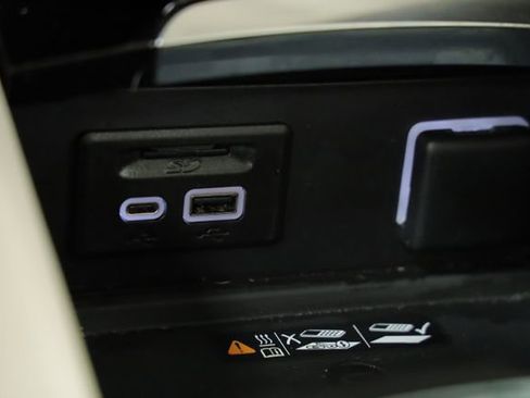 Used 2022 Buick Envision Avenir w/ Technology Package II image 21