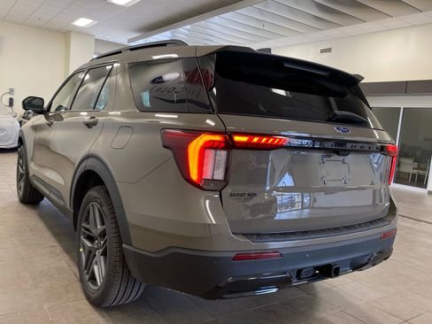 New 2026 Ford Explorer ST-Line w/ ST-Line Street Pack image 5