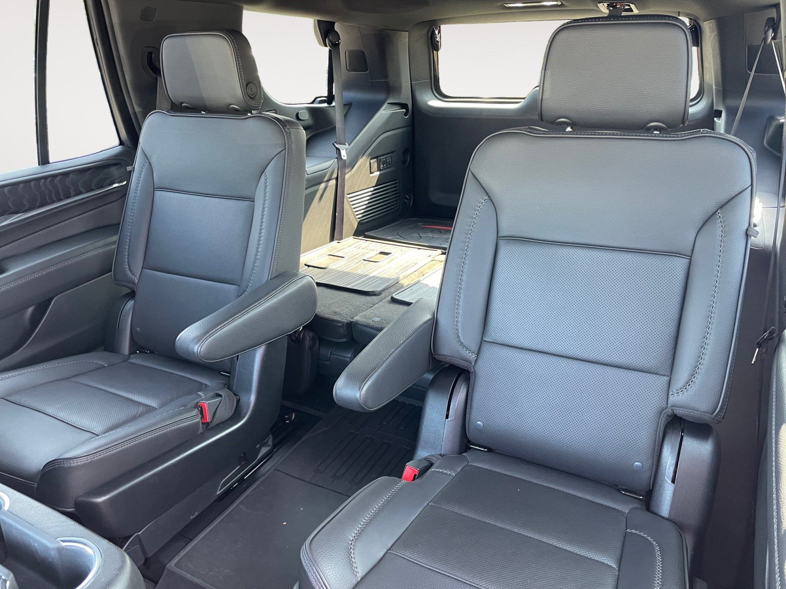 Used 2022 GMC Yukon Denali AWD/4WD image 12
