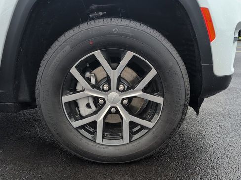 New 2025 Jeep Grand Cherokee Limited image 9