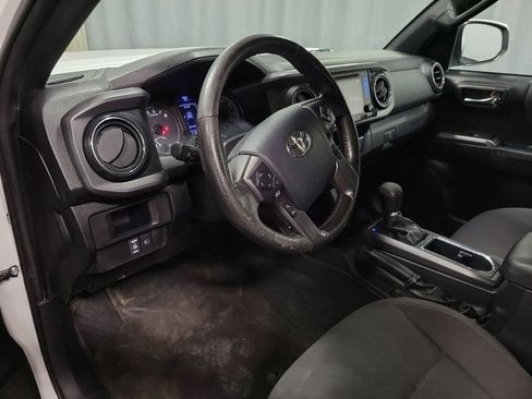 Used 2019 Toyota Tacoma TRD Off-Road w/ Technology Package AWD/4WD image 14