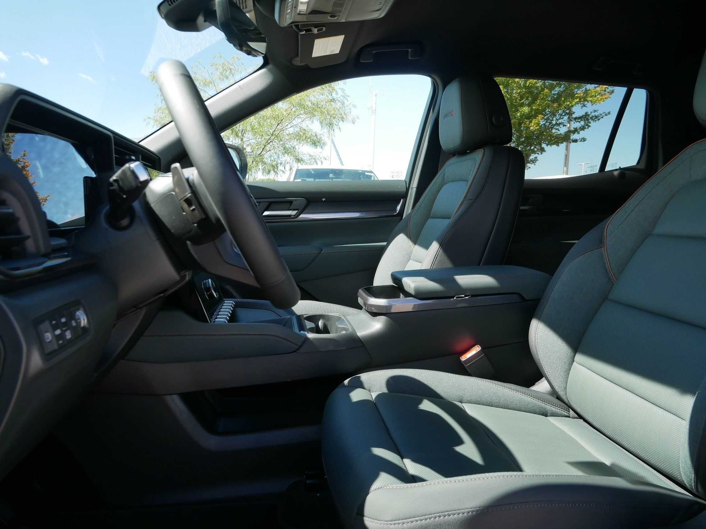 New 2027 GMC Terrain AT4 w/ Convenience Package III AWD/4WD image 4