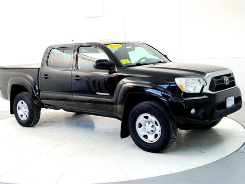 Certified 2015 Toyota Tacoma 4x4 Double Cab image 7