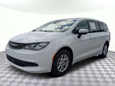 Used 2023 Chrysler Voyager LX FWD image 8
