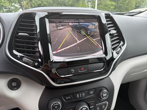 Used 2020 Jeep Cherokee Limited AWD/4WD image 30