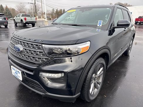 Used 2023 Ford Explorer XLT w/ Equipment Group 202A image 3