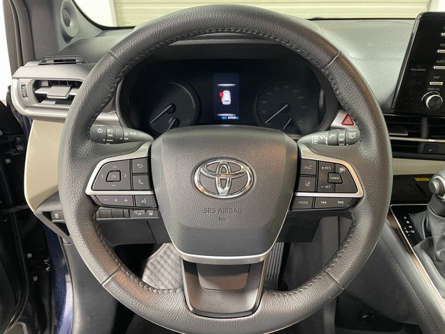 Used 2024 Toyota Sienna XLE w/ XLE Plus Package AWD/4WD image 14