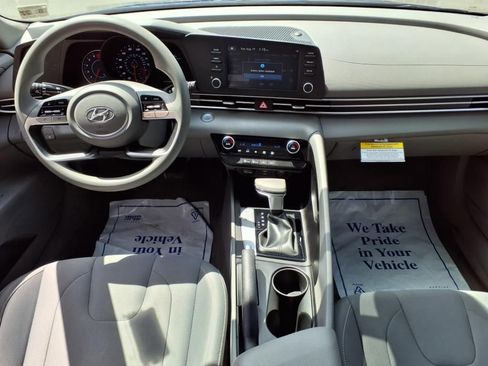 Used 2023 Hyundai Elantra SEL w/ Preferred Accessory Package image 13