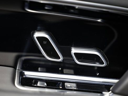 New 2025 Land Rover Range Rover Long Wheelbase SE image 30