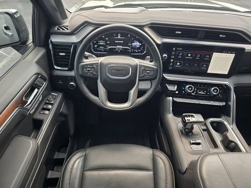 Used 2025 GMC Sierra 1500 Denali w/ Denali Reserve Package AWD/4WD image 14