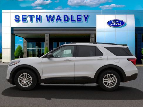 New 2026 Ford Explorer Active RWD image 3