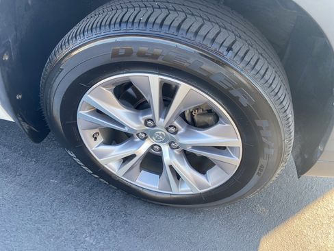 Used 2015 Toyota Highlander XLE image 3