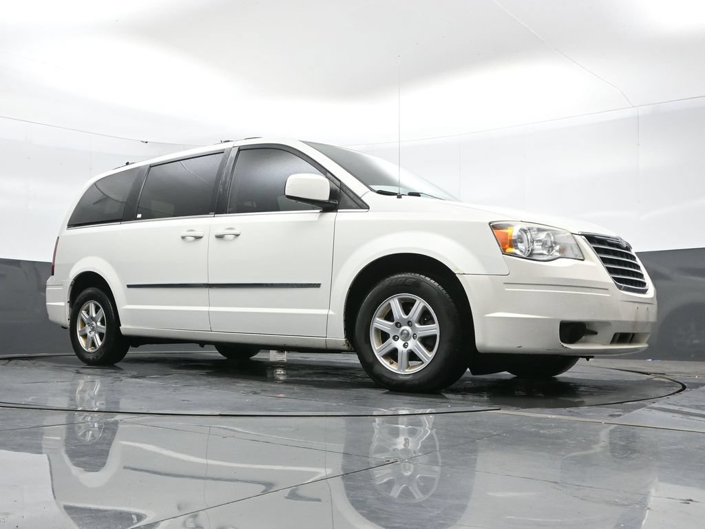 Used 2010 Chrysler Town & Country Touring FWD image 40
