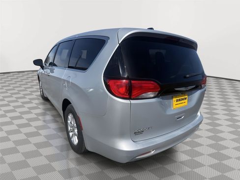 Used 2023 Chrysler Voyager LX FWD image 3