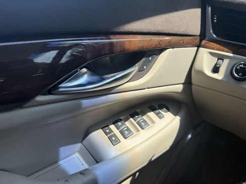 Used 2016 Cadillac Escalade Luxury AWD/4WD image 42