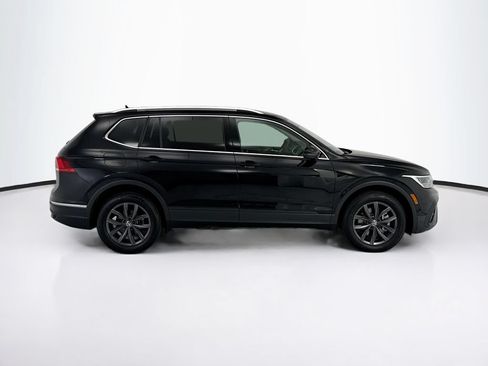 Used 2023 Volkswagen Tiguan SE FWD image 4