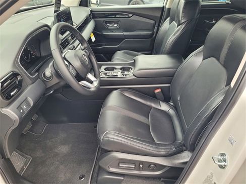 New 2025 Honda Pilot Touring image 8