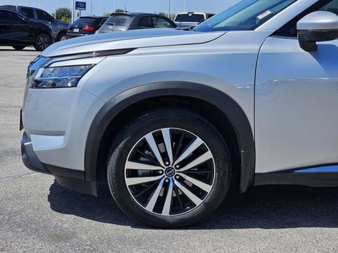 Used 2024 Nissan Pathfinder Platinum AWD/4WD image 6