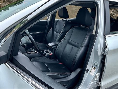 Used 2017 Nissan Rogue Sport SL w/ SL Premium Package image 19