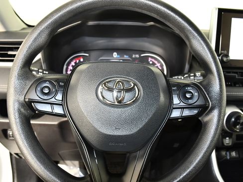 Used 2025 Toyota RAV4 XLE AWD/4WD image 19