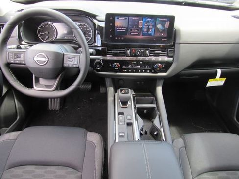 New 2026 Nissan Pathfinder SV image 18