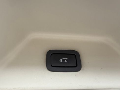 Used 2020 Land Rover Range Rover HSE image 28