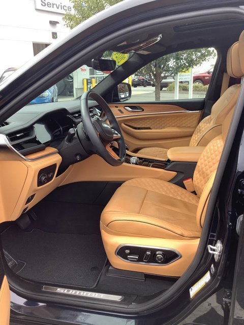 Certified 2024 Jeep Grand Cherokee L Summit AWD/4WD image 24