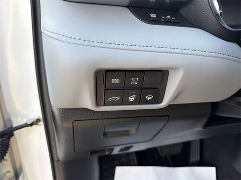 Certified 2022 Toyota Highlander Platinum image 11