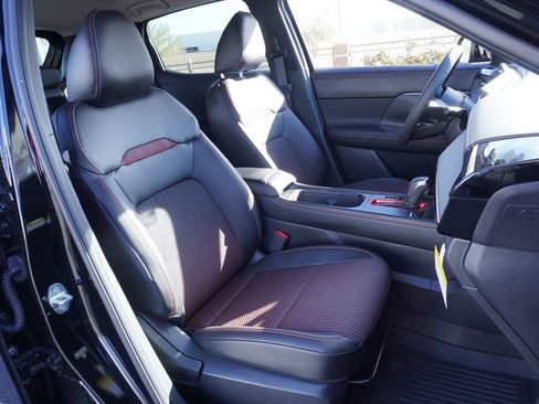 Used 2025 Nissan Kicks SR image 12