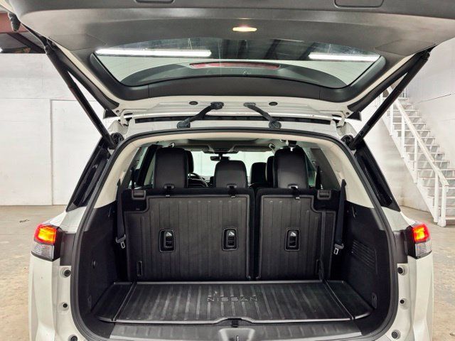 Used 2023 Nissan Pathfinder Platinum FWD image 24