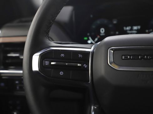 Used 2025 GMC Yukon Denali AWD/4WD image 30