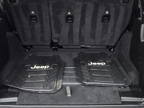 Used 2020 Jeep Wrangler Unlimited Sahara AWD/4WD image 10