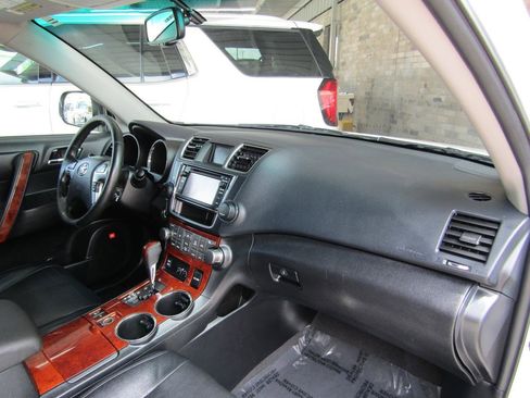 Used 2013 Toyota Highlander Limited image 12