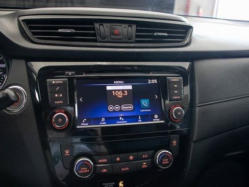 Used 2018 Nissan Rogue SV image 33