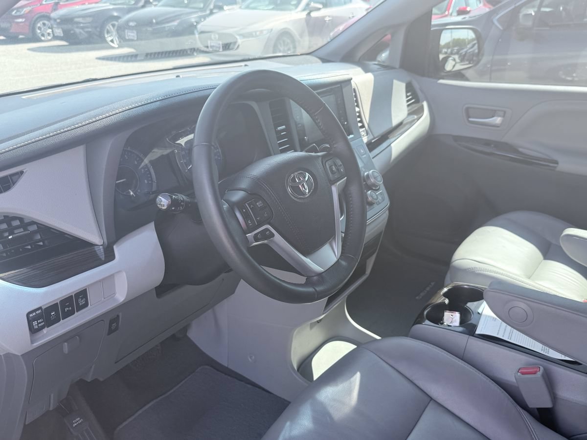 Used 2017 Toyota Sienna XLE w/ XLE Navigation Package FWD image 9