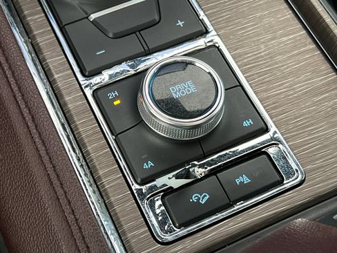 Used 2023 Ford Expedition Limited image 31