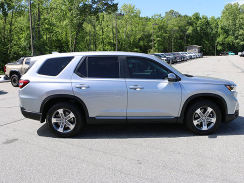 Used 2025 Honda Pilot EX-L image 9