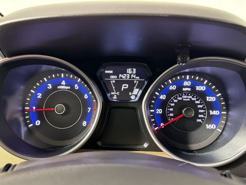 Used 2013 Hyundai Elantra GLS w/ Preferred Pkg FWD image 16