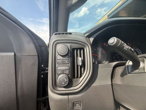 Used 2022 Chevrolet Silverado 1500 Custom Trail Boss AWD/4WD image 11